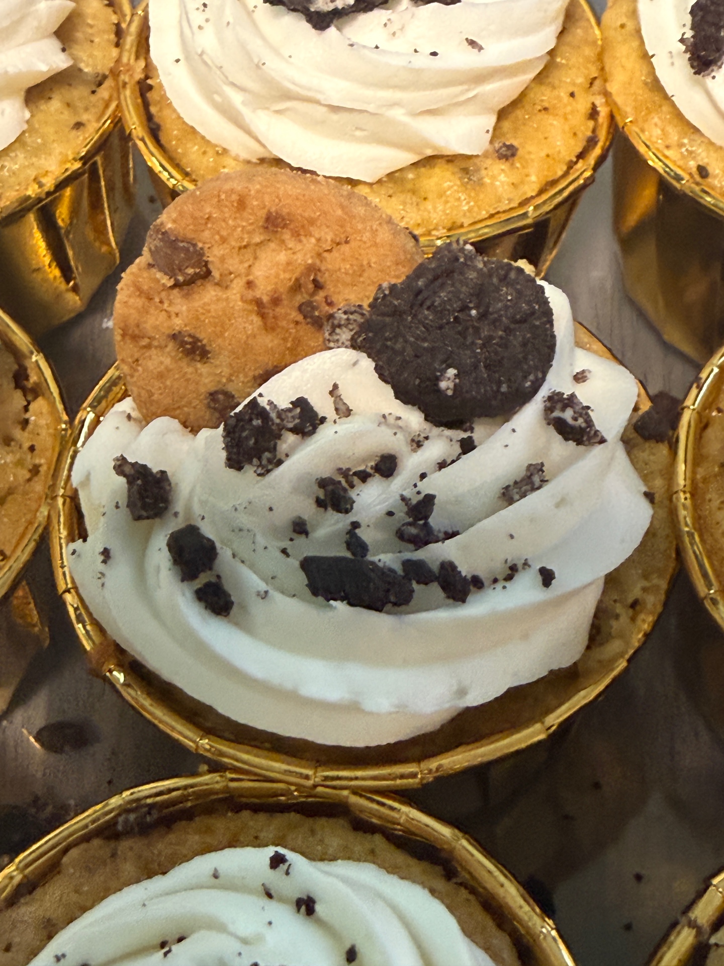 Cookies and cream mini cake with chocolate chip cookie garnish